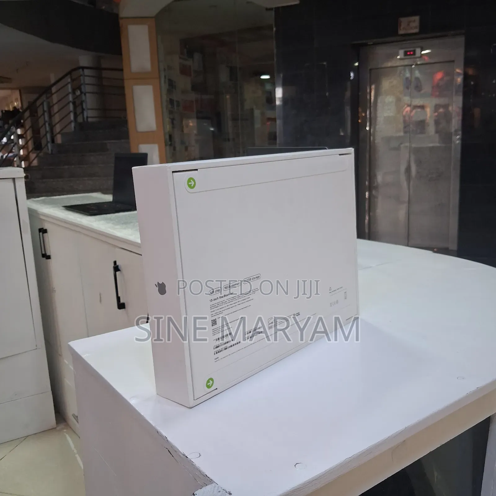 New Laptop Apple MacBook Air 2026 M5 13-inch 16GB Apple M5 SSD 512GB