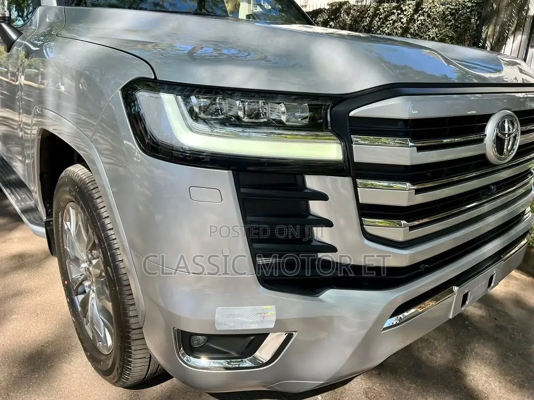New Toyota Land Cruiser LC300 2023 Silver
