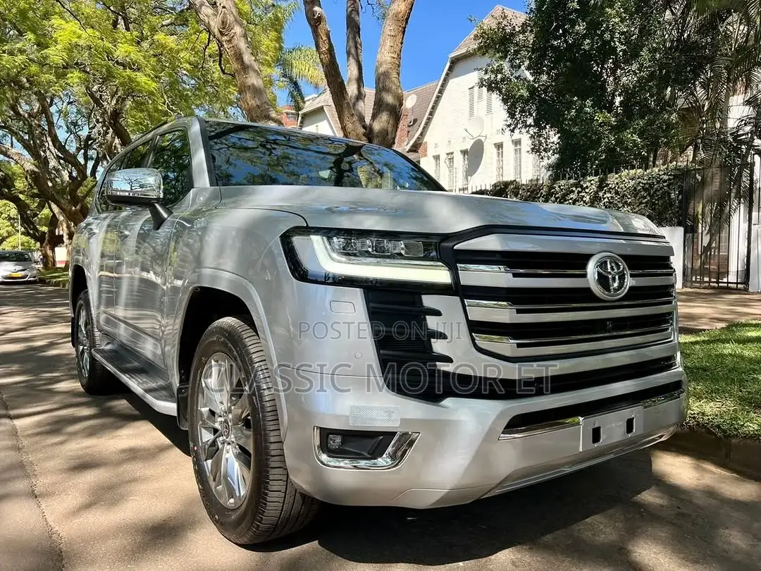 New Toyota Land Cruiser LC300 2023 Silver