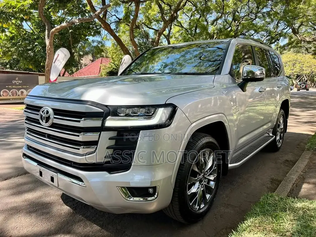 New Toyota Land Cruiser LC300 2023 Silver