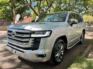 New Toyota Land Cruiser LC300 2023 Silver