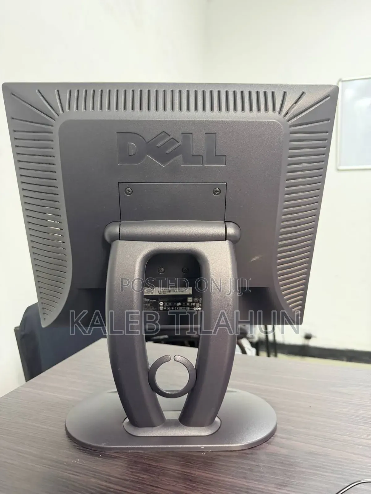 Dell 17 Inch LCD Monitor With Vga Cable – Good Condition