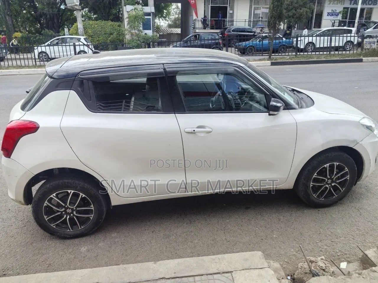 Suzuki Swift 2023 White