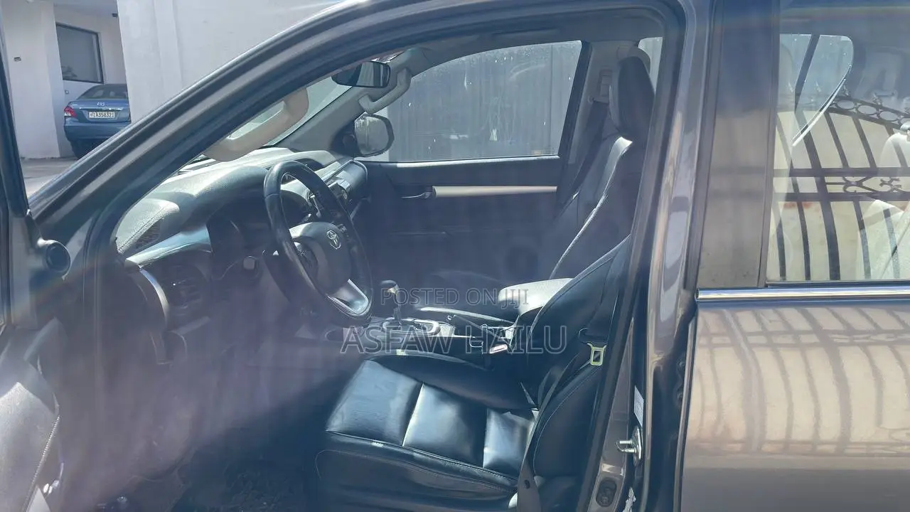 Toyota Hilux 2018 Gray