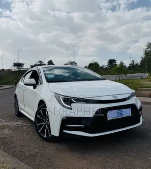 Toyota Corolla LE 2023 White