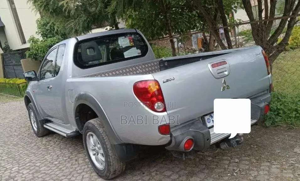 Mitsubishi L200 2008 Silver