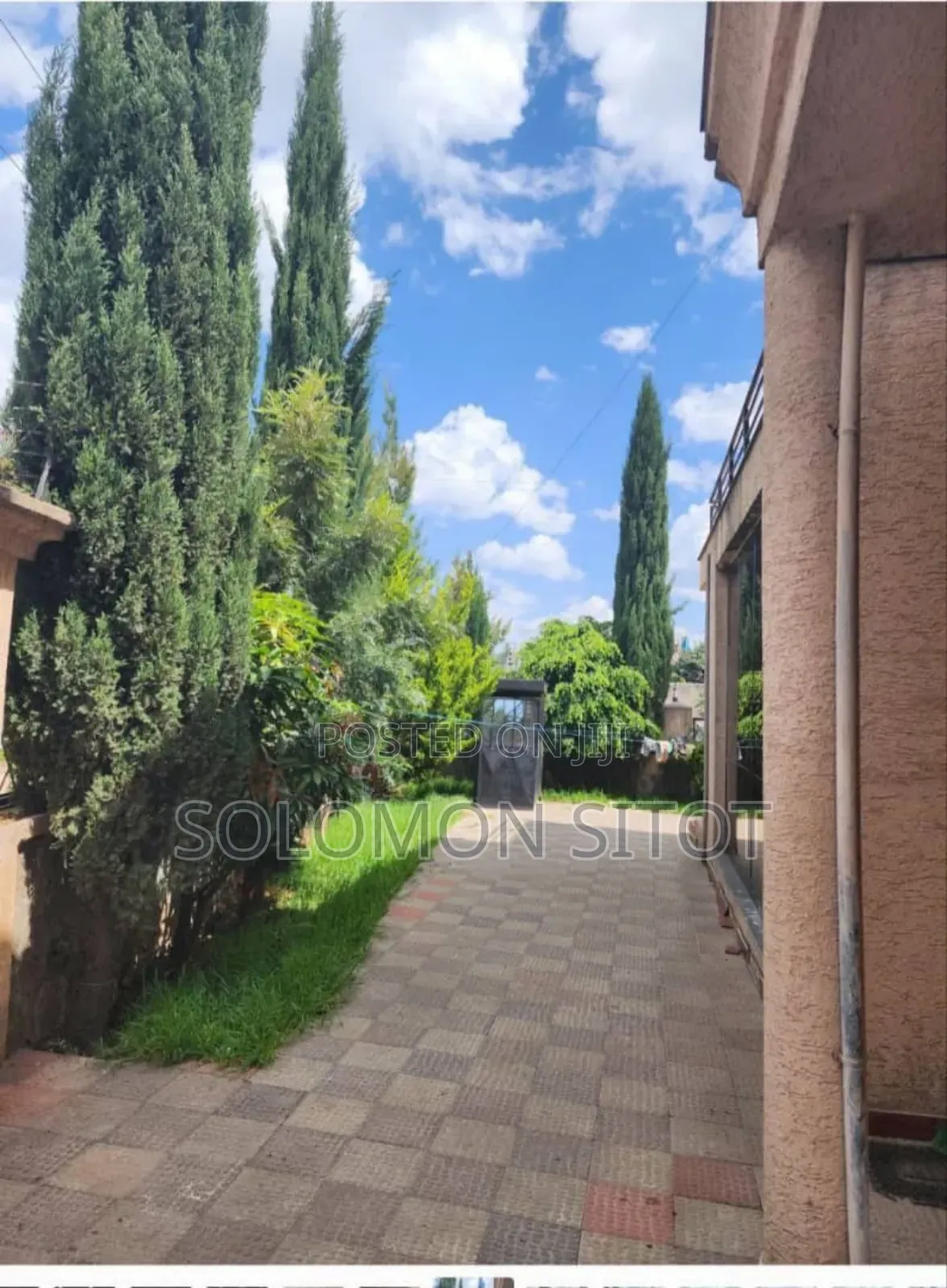 9bdrm House in B+G+2, Yeka for sale