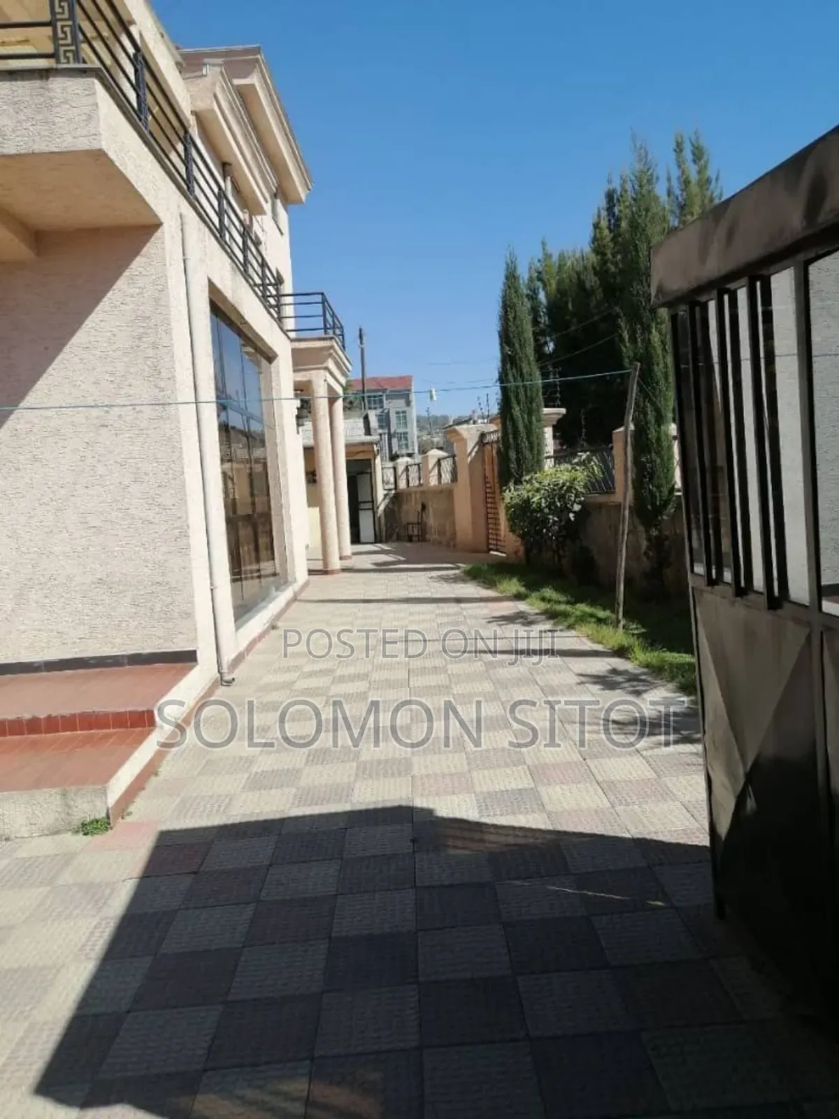 9bdrm House in B+G+2, Yeka for sale