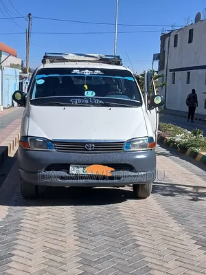 Toyota HiAce 2002 White
