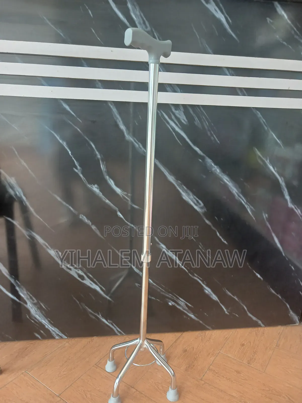 4 Quad Walking Stick አራት እግር ያለው የመራመጃ ዱላ ጠንካራ እና ሚዛን የሚጠብቅ የመራመጃ ዱላ