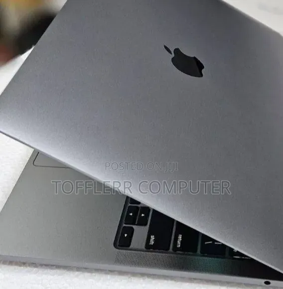 New Laptop Apple MacBook Pro M1 16GB AMD A8 SSD 256GB