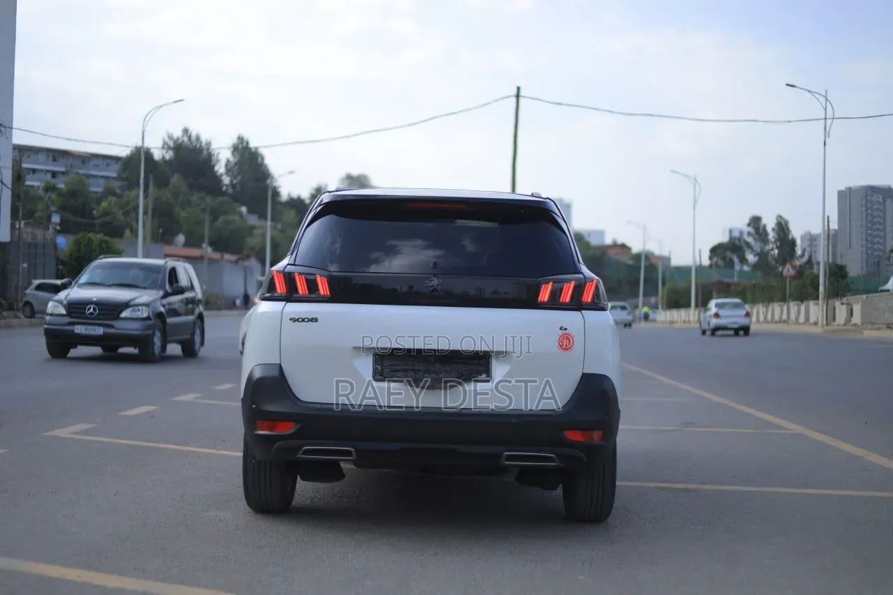 Peugeot 5008 2022 White
