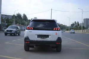 Peugeot 5008 2022 White