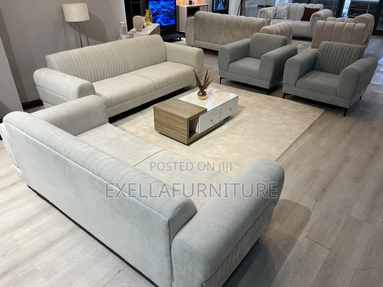 7 Seater Sofa | 7 ሲተር ሶፋ | ቀለል ያሉ ቀለሞችን የያዘ