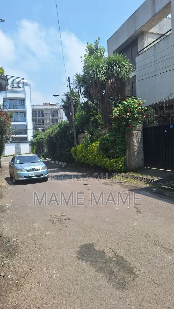 6bdrm House in Addis Abeba, Bole for sale