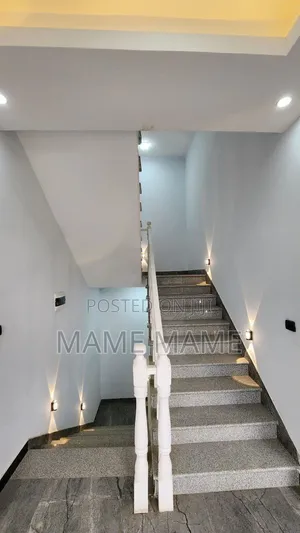 7bdrm House in Addis Abeba, Bole for sale