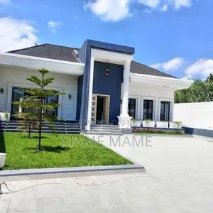 5bdrm Villa in Addis Abeba, Bole for sale
