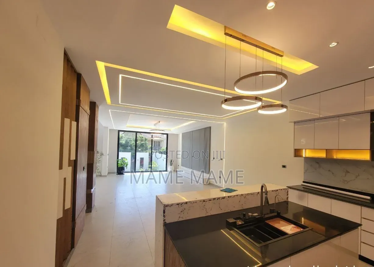 7bdrm House in Addis Abeba, Bole for sale