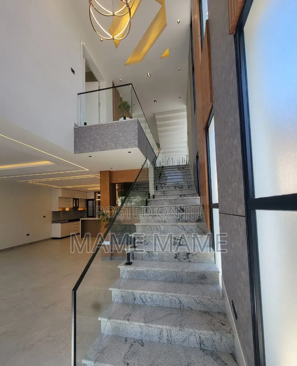 7bdrm House in Addis Abeba, Bole for sale