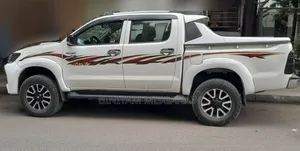 Toyota Hilux 2013 White