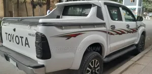 Toyota Hilux 2013 White