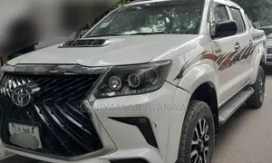 Toyota Hilux 2013 White
