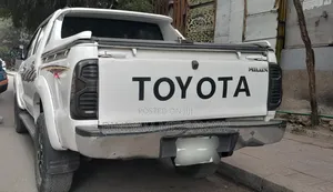 Toyota Hilux 2013 White