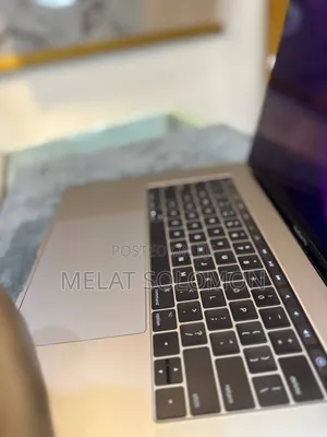 Laptop Apple MacBook Pro 2017 16GB Intel Core i7 SSD 512GB