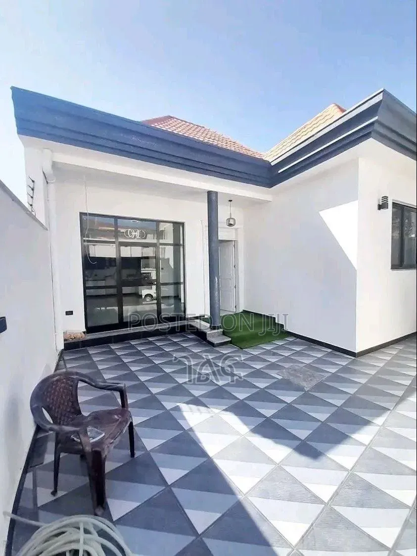 3bdrm Villa in 170 ካሬ አያት ዞን ውስጥ, Bole for sale