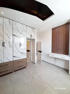 3bdrm Villa in 170 ካሬ አያት ዞን ውስጥ, Bole for sale