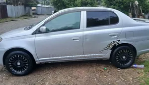 Toyota Platz 2003 Silver