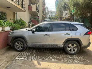 Toyota RAV4 2023 Silver