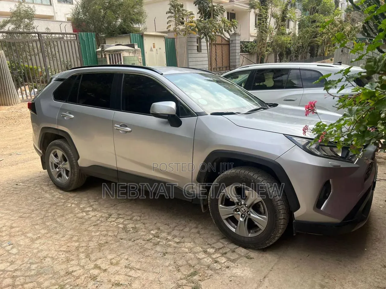 Toyota RAV4 2023 Silver