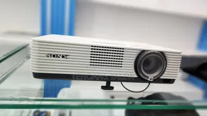 Brand New Sony VPL-Dx221 Projector Resolution :1024 X 76