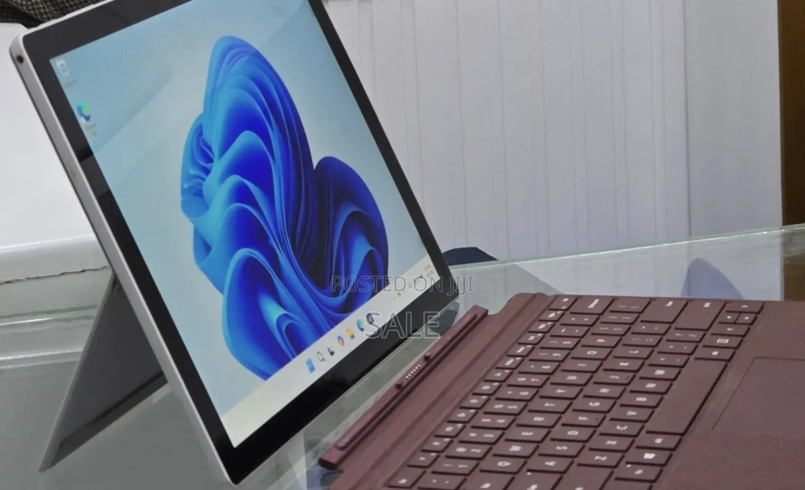 New Laptop Microsoft Surface Pro 7 8GB Intel Core i5 SSD 256GB