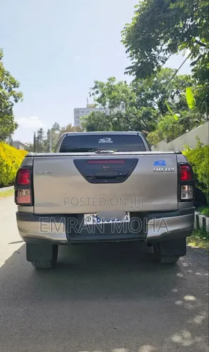 Toyota Hilux 2020 Gray