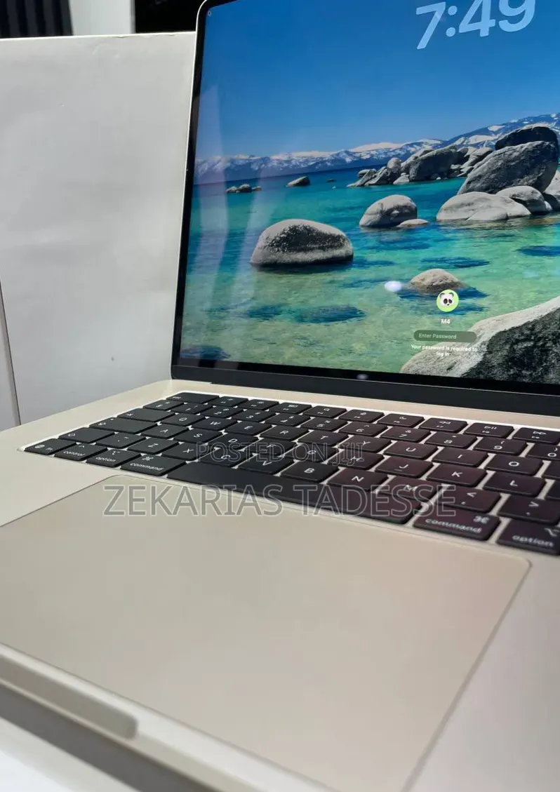 New Laptop Apple MacBook Air 2025 M4 15-inch 16GB Apple M4 SSD 256GB