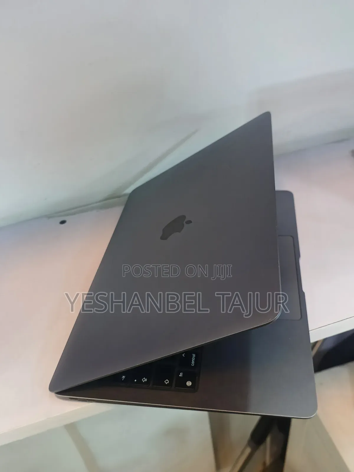 New Laptop Apple MacBook Air 2020 M1 8GB Apple M1 SSD 256GB