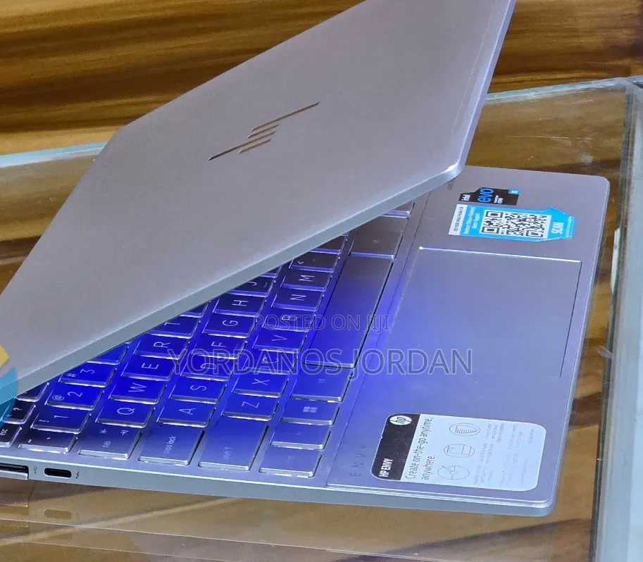 New Laptop HP Envy 14 8GB Intel Core i5 SSD 256GB