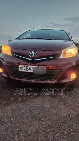 Toyota Yaris L Hatchback 5dr 2012 Burgundy