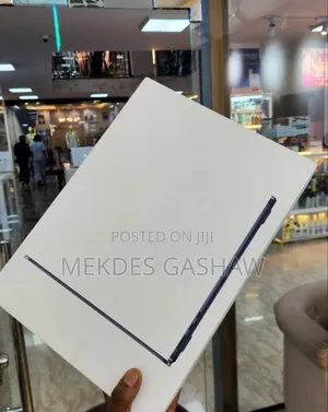New Apple MacBook Air 2026 M5 13-inch 16GB Intel Core i7 SSD 512GB