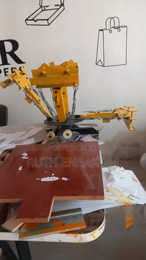 Packaging Machine With Cutters And Silk Screen