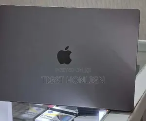 New Laptop Apple MacBook Pro 32GB Apple M1 Max SSD 32GB