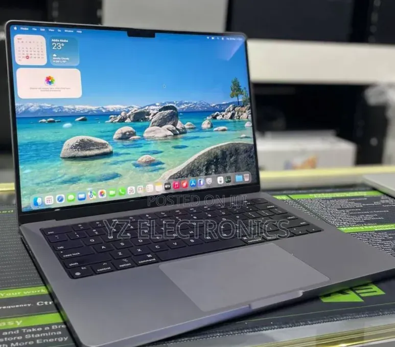 New Laptop Apple MacBook Air 2024 M3 13-inch 8GB AMD A8 SSD 512GB