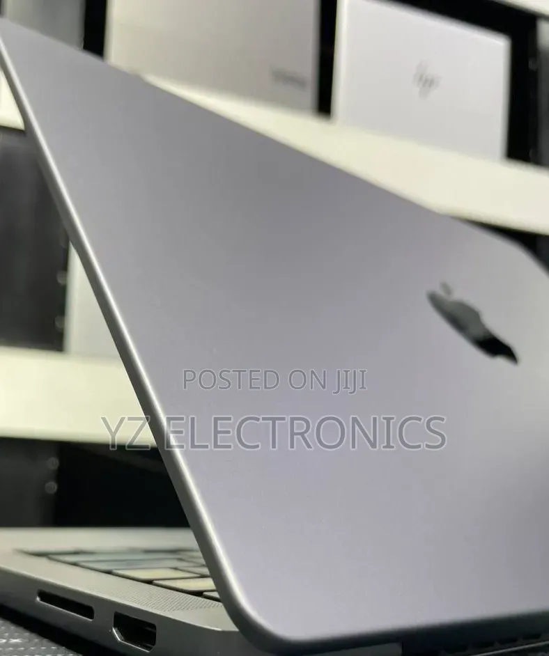 New Laptop Apple MacBook Air 2024 M3 13-inch 8GB AMD A8 SSD 512GB