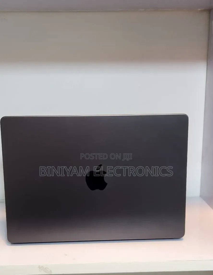 New Laptop Apple MacBook Pro 16GB Apple M5 SSD 1T