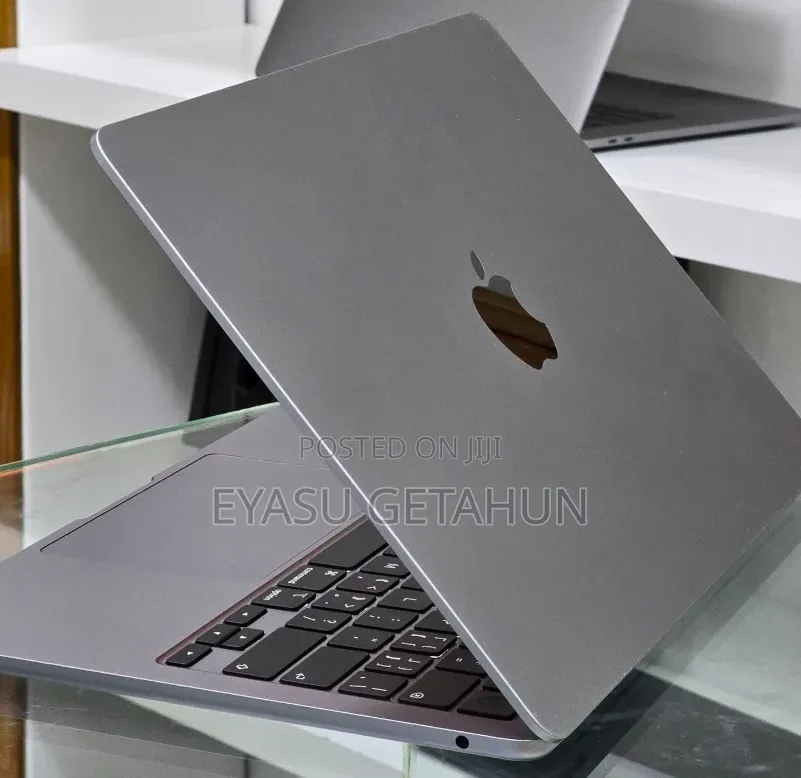 New Laptop Apple MacBook Air 2022 M2 8GB Apple M2 SSD 256GB