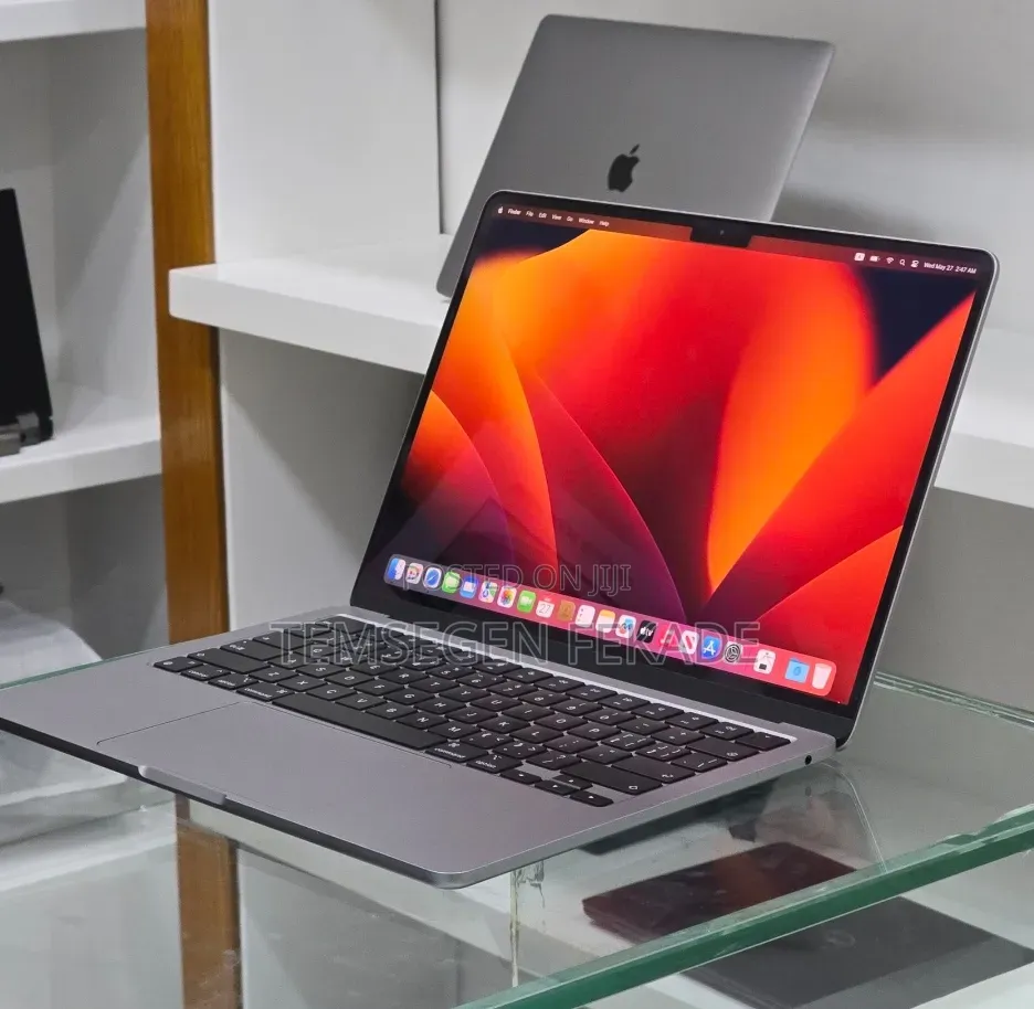 New Laptop Apple MacBook Air 2022 M2 8GB Apple M2 SSD 256GB