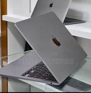 New Laptop Apple MacBook Air 2022 M2 8GB Apple M2 SSD 256GB