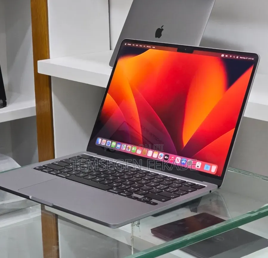 New Laptop Apple MacBook Air 2022 M2 8GB Apple M2 SSD 256GB